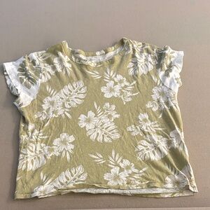 American Eagle Outfitters Green Floral Short Sleeve Tee